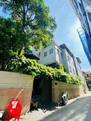 cho thuê biệt thự 2 mặt tiền nguyễn văn trỗi, qpn, diện tích: 9x20m, trệt 3 lầu st, giá 160 triệu