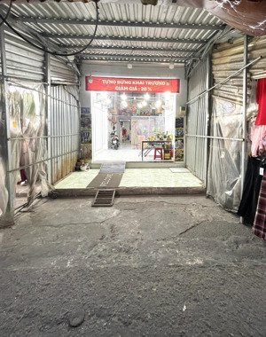 cho thuê mặt bằng trong chợ tân hương-q.tân phú-32m2-giá 4 triệu (không có chỗ ở lại)