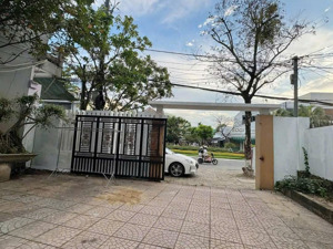 nhà mặt tiền hùng vương - tp tam kỳ vị trí đắc địa giá thị trường 20tỷ, tôi bán 15.5tỷ dt 461m2