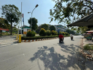 cho thuê 5000m2 đất trống 3 mặt tiền đường nguyễn văn linh, gần quốc lộ 50, giáp quận 7