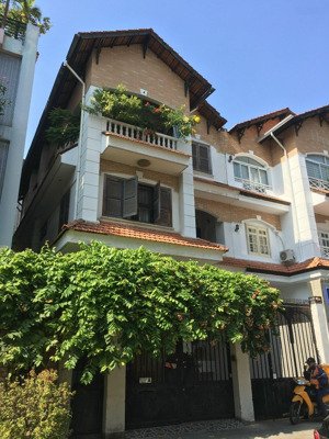giảm ngay 4 tỷ, bán gấp biệt thự lê văn sỹ, q.3, dt: 8x20m, 1 h, 3 lầu, full nội thất, giá 38 tỷ tl