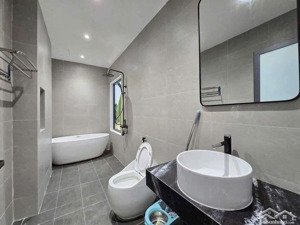 nhà mặt tiền đường nhựa diện tích khủng - 1 trệt 2 lầu gần tt. thành phố mới bình dương