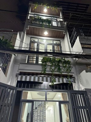cần bán gấp - nhà đẹp ngay trung tâm q10 - cách svđ phú thọ chỉ 200m