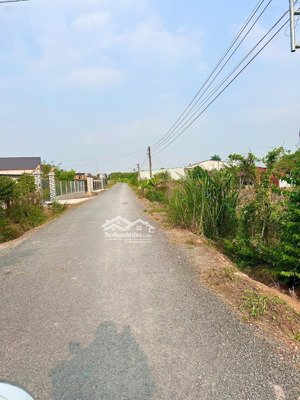 2200m2 có 5m2 thổ cư. đường nhựa. gần kcn. giá 1,65 tỷ