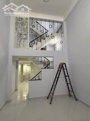 Cho thuê nhà 3 tầng, đường Nguyễn Du, Thạch Thang, Hải Châu, Đà Nẵng -Diện tích 40m2. DTSD 120m2 -Công năng 3 tầng, 4 phòng ngủ, 4wc -Giá chỉ 11 triệu/tháng