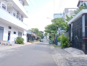 Cần cho thuê nền đất kinh doanh mặt tiền đường D3 dự án Kiến Á, quận 9 diện tích 320m2, giá thuê 15tr/tháng đã tráng nhựa, xây rào