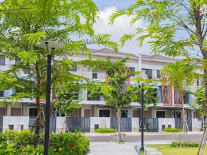 duy nhất một căn 3 tầng view công viên tiến độ thanh toán 30% nhận nhà