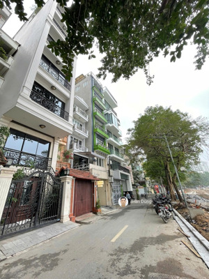 bán nhà mp mai anh tuấn (mặt hồ hoàng cầu) 283m/mt 8m 150 tỷ, 1 mặt ngõ sau ôtô tránh