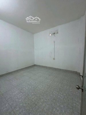nhà cho thuê có máy lạnh lộ ô tô tới, thích hợpcho đại gia đình
