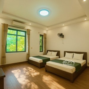 khách sạn ngay sau nhà hát lớn - 27 phòng khép kín - mặt phố sầm uất.