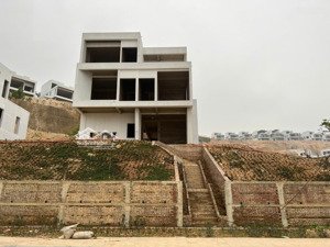 cần tiền bán cắt lỗ sâu biệt thự vip 875m2, view suối tại ivory villas & resort