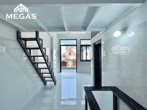 cho thuê phòng ban công ngay công viên gia định, giá từ 3tr900