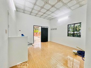 nhà đẹp, full thổ cư, đường nhựa. gần chợ, giá 1,35 tỷ