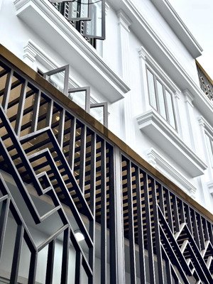 nhà đẹp diện tích cực rộng phố trần nguyên hãn, lô góc xẻ khe, sân cổng riêng, full nội thất