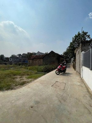 siêu phẩm phân lô f0 tự nhiên dt 40m2 mặt tiền=hậu 4.2m đường trước đất gần 3m ô tô đỗ cửa