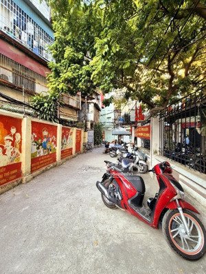 rẻ nhất đống đa! bán đất tặng nhà 2t, trước nhà sân rộng, vài bước ra phố 42m2 6.9 tỷ
