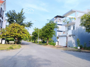 chủ cần bán lô đất 100m2 mt lê văn việt, tăng nhơn phú a, thủ đức. giá 3tỷ2/lô, shr. lh 0336556068
