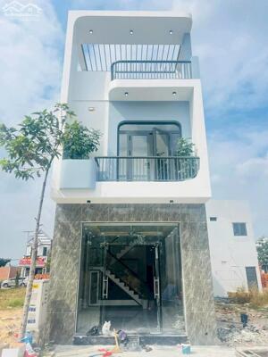 Cần bán căn nhà ngay trung tâm TP Tân Uyên, Bình Dương
