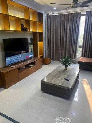 cần cho thuê nhà sát ngay ngã ba, ba la hà đông phân lô vỉa hè full nội thất.