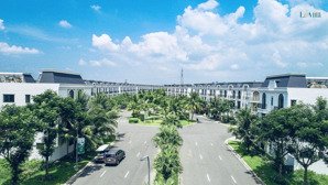 bán căn nhà 2 mặt tiền cạnh siêu thị aeon mall nhựt bản