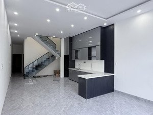 bán nhà 2 tầng kiệt ô tô vô tới nơi sạch đẹp đường cách mạng tháng 8 - thông nguyễn nhàn