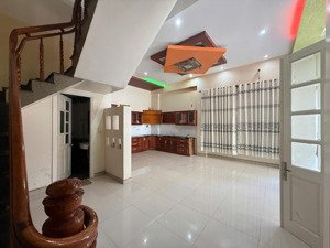 cho thuê nhà 2 mặt tiền 1 triệt 1 lầu 4pn dt 15x22m vừa ở và kinh doanh giá 12tr