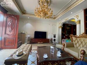 Vỡ nợ tài chính cần Bán nhà 4,5 tầng tổ 5 Giang Biên, ô tô 7 chỗ vào nhà, gần chợ gần trường tiện ích đầy đủ