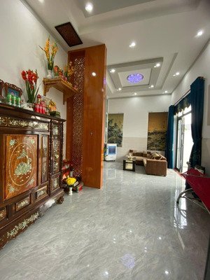 bán nhà 1 sẹc quốc lộ 14, 3,5 tỷ, 400m2, 3pn + 2wc, chính chủ, view đẹp, đồng xoài, bình phước