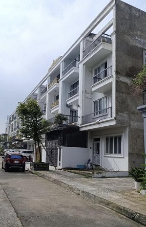 chính chủ bán căn góc liền kề ba mặt thoáng hud sơn tây, 150m2.