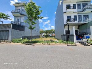 ngay thị trấn bến lức , vị trí nổi bật với nhiều tiện ích chỉ 580tr, 100m2 , liền kề ql1a , shr.