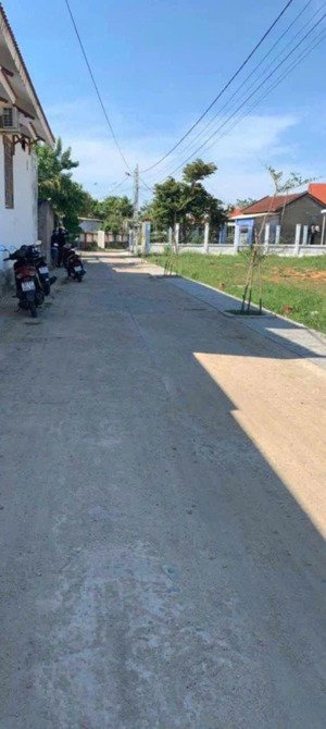 bán lô đất hòa khương gần ủy ban mặt tiền 8m5, giá chỉ 9xx triệu