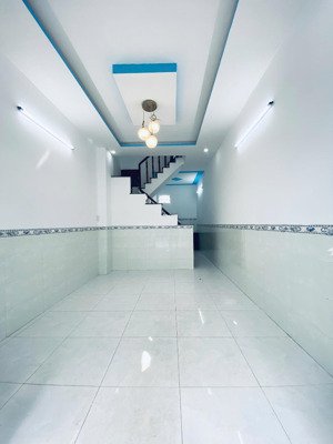 chú út định cư canada bán nhà nguyễn văn bứa 398 triệu