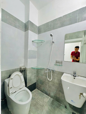 chỉ 5,x tỷ có nhà phan đăng lưu phú nhuận 3 tầng vuông vức nở hậu. lh 0937.045.789