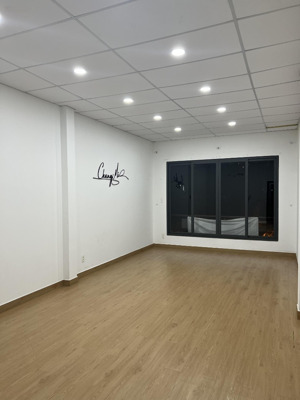 cho thuê nhà 1 trệt 3 lầu 5pn 4wc 4x22m mặt tiền kinh doanh gần trường đh marketing