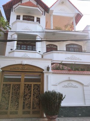 cho thuê biệt thụ 10x20,nguyễn văn quá,quận 12