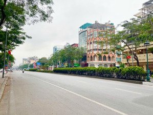 2 mặt tiền, mặt phố ngô gia tự, lb, phân lô, vỉa hè rộng, dt 99 m, giá 32 tỷ 6, đầu phố, kd sầm uất