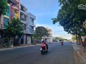 chủ gửi bán 3 căn khách sạn khu đô thị chí linh phường 10 , dt 72m2 giá 8.9 tỷ cho thuê 20tr/th