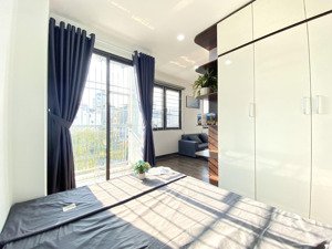 chính chủ cho thuê studio mễ trì hạ 35m2 có ban công, cửa sổ thoáng, full đồ, có bãi đỗ xe ô tô