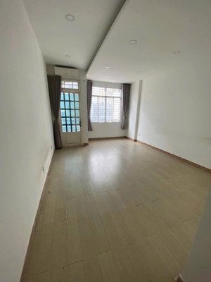 nhà nguyên căn đường cách mạng tháng 8, q10, trệt 3 lầu, kd tự do