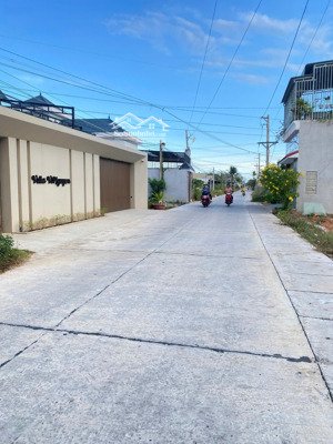 bán 100m2 thổ cư odt tặng thêm 33m2 làm sân để xe