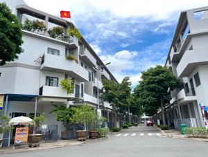 chỉ từ 3.5 tỷ sở hữu nhà phố cao cấp hiện hữu, view sông, đối diện công viên rộng 6000m2