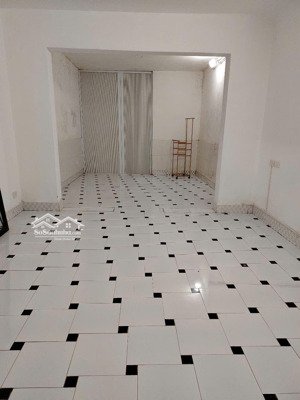 chính chủ cho thuê lâu dài. nhà tập thể tầng 1. 55m2. giá 5.5 triệu/ 1 tháng.