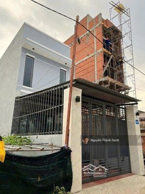chủ kẹt tiền bán gấp nhà 1 trệt 1 lầu . 87,7m2 .giá 2,3 tỷ. đường chòm sao. hưng định, thuận an, bd