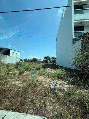 cần xoay vốn bán gấp đất đ.thái quốc hùng, gần ubnd huyện tri tôn, an giang. giá 500tr/120m2. shr.