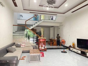 chuyển công tác cần bán căn nhà 2 tầng đường lê đình dương- tam kỳ. lh 0932152747