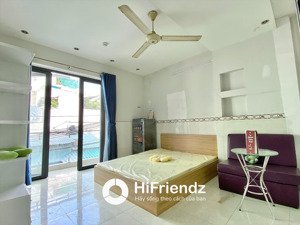 chdv ban công , tách bếp rộng 30m2 full nội thất gần cầu nguyễn văn cừ
