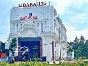 bán gấp lô đất 100m2 kdc 135, đường 10, bến lức, giá 2,3 tỷ. lh: 0902.396.003