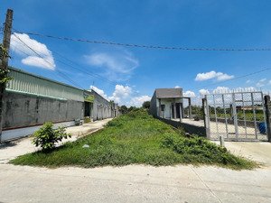 bán đất mt bê tông gần chợ mỹ hạnh nam, ra lại 824 chỉ 300m