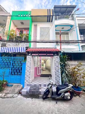 Cho thuê nhà trệt lầu trục chính hẻm 20 đường nguyễn trãi, gần vincom hùng vương
