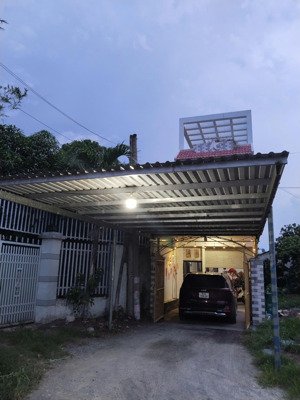 cần bán gấp nhà và đất ,thị trấn bến lức, long an